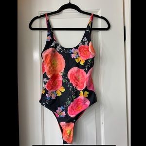Kulani kinis one piece swimsuit size medium